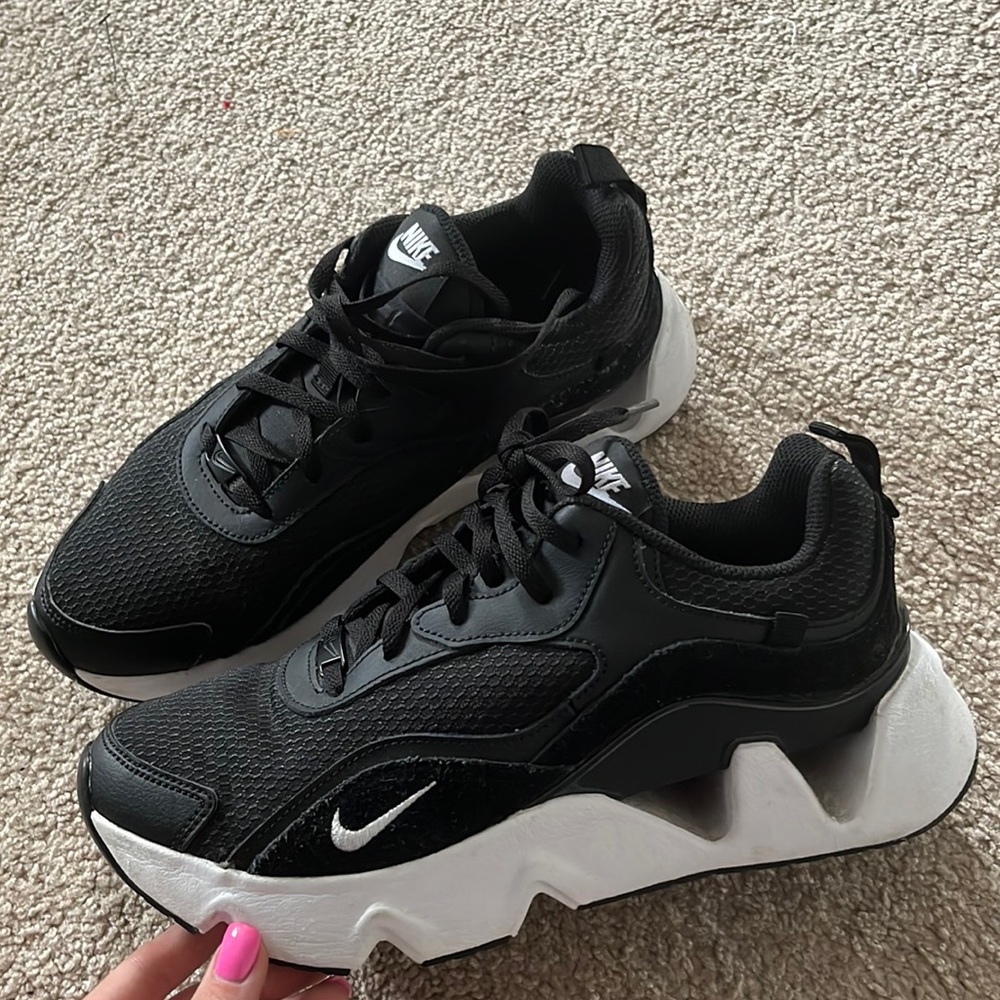 Nike RYZ 365 2 sneakers